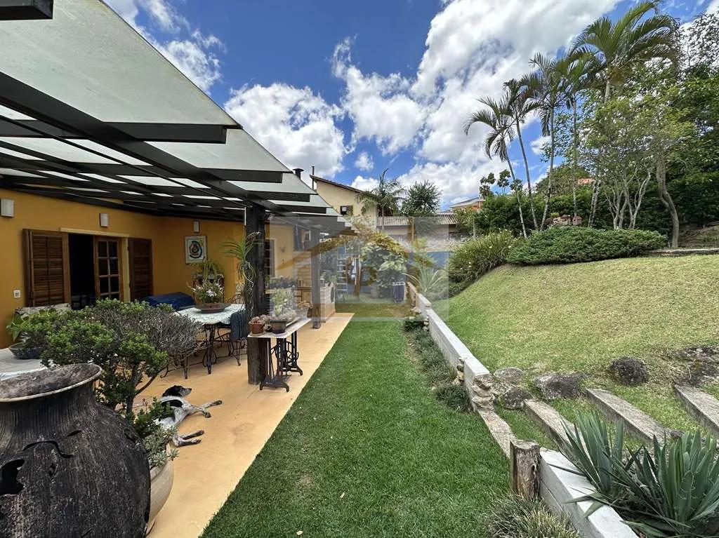 R&uacute;stica, avarandada, Mista alvenaria e madeira de lei, 3 dorms/1ste, gourmet, lareira! Rua Azaléia Jandira - 