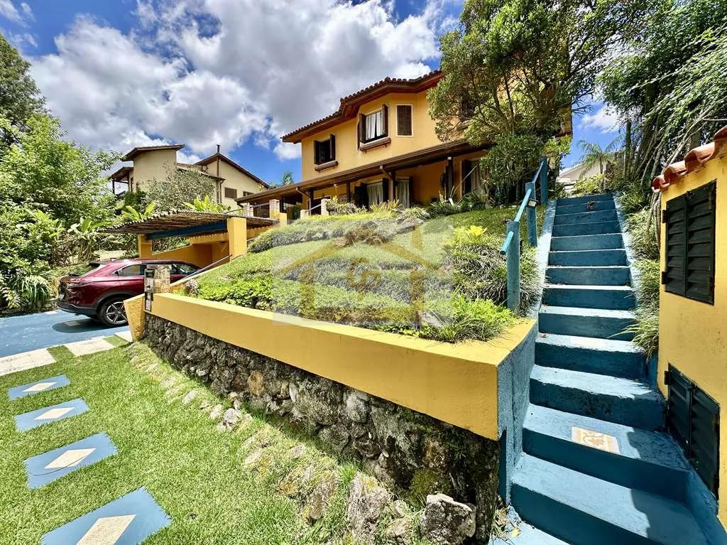 R&uacute;stica, avarandada, Mista alvenaria e madeira de lei, 3 dorms/1ste, gourmet, lareira! Rua Azaléia Jandira - 