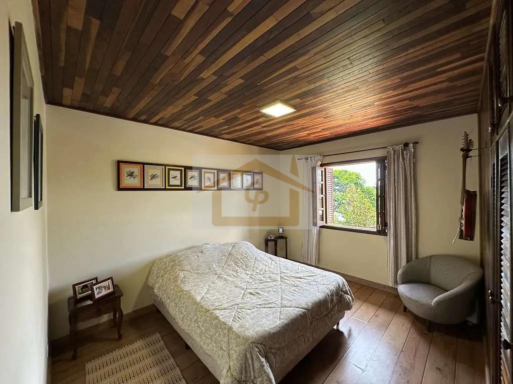 R&uacute;stica, avarandada, Mista alvenaria e madeira de lei, 3 dorms/1ste, gourmet, lareira! Rua Azaléia Jandira - 