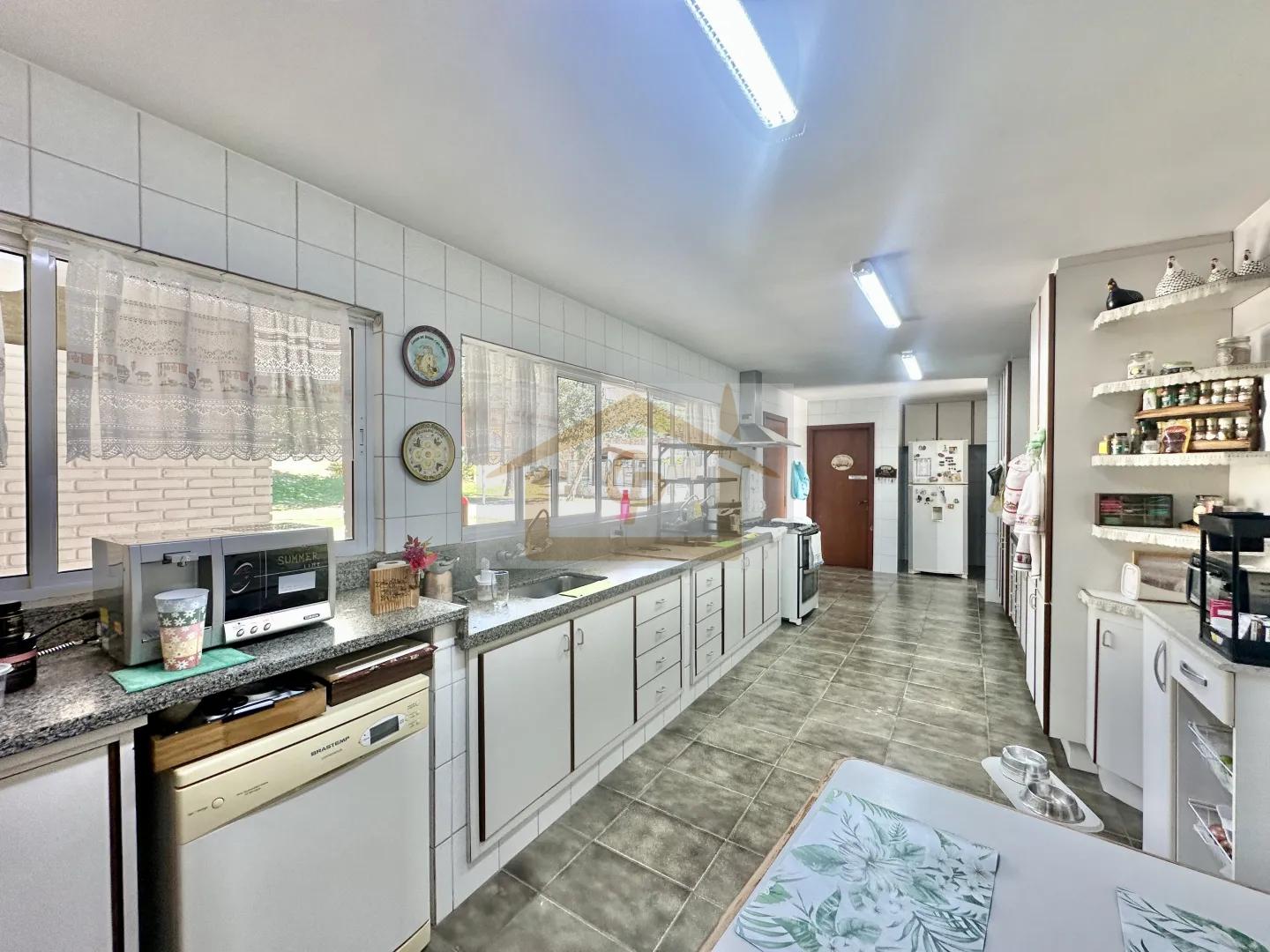 R&uacute;stica, avarandada, Mista alvenaria e madeira de lei, 3 dorms/1ste, gourmet, lareira! Avenida São Camilo Jandira - 