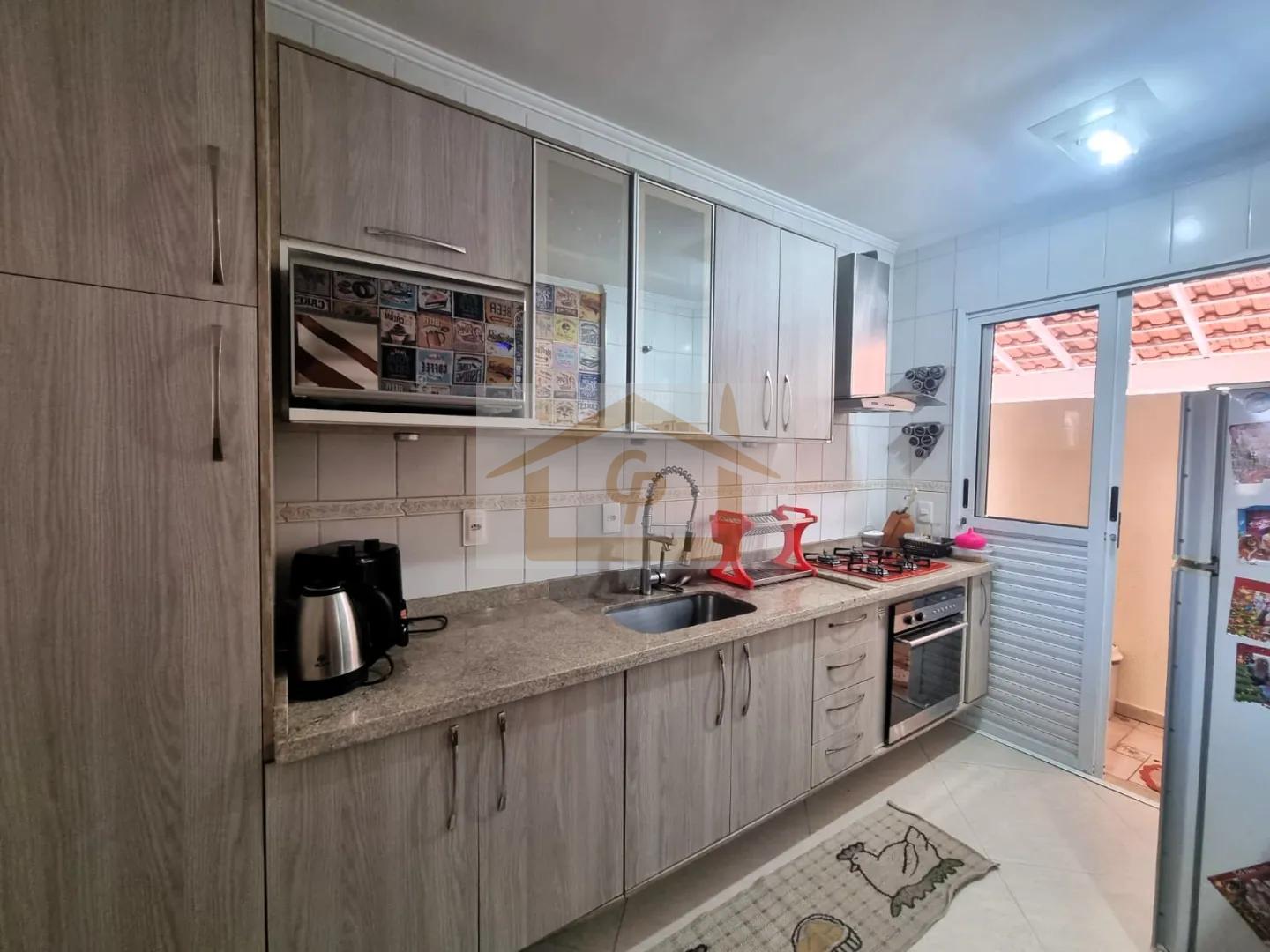 Casa com 3 Quartos, Quintal e 3 Vagas Rua Gonzaga Cotia - 
