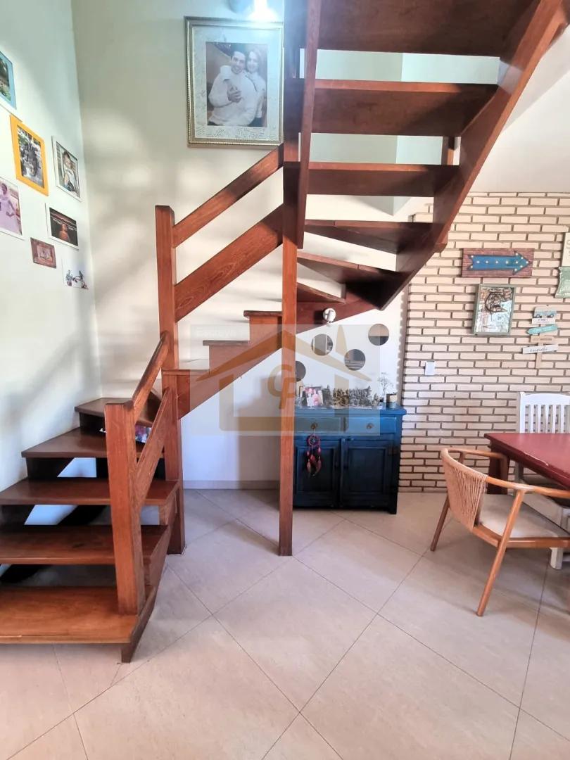Casa com 3 Quartos, Quintal e 3 Vagas Rua Gonzaga Cotia - 