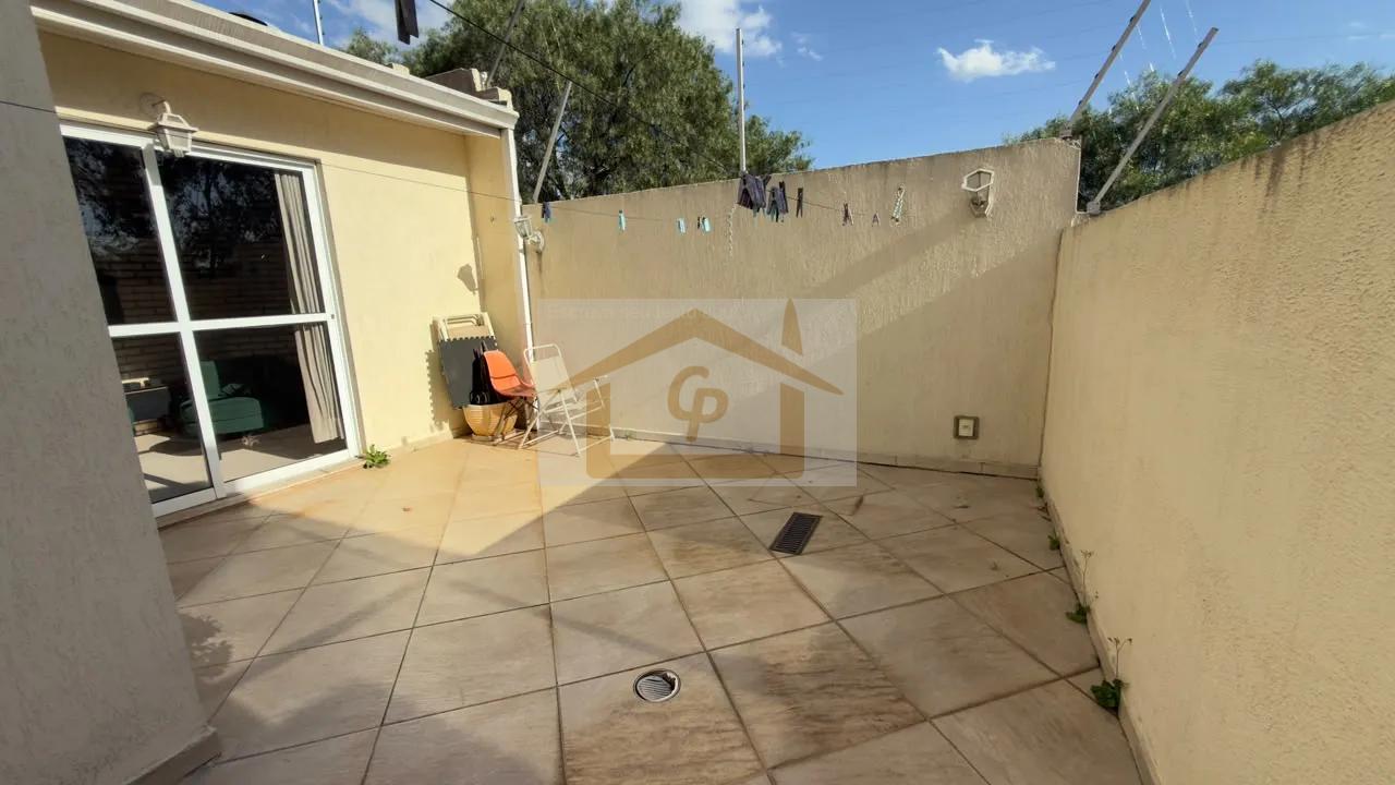 Casa com 3 Quartos, Quintal e 3 Vagas Rua Gonzaga Cotia - 