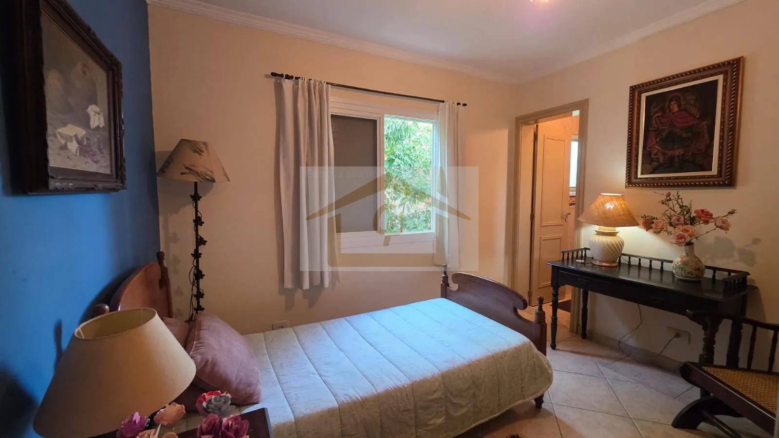 CASA T&Eacute;RREA EM CONDOM&Iacute;NIO FECHADO!!! 3 Su&iacute;tes, 6 vagas *piscina  Cotia - 