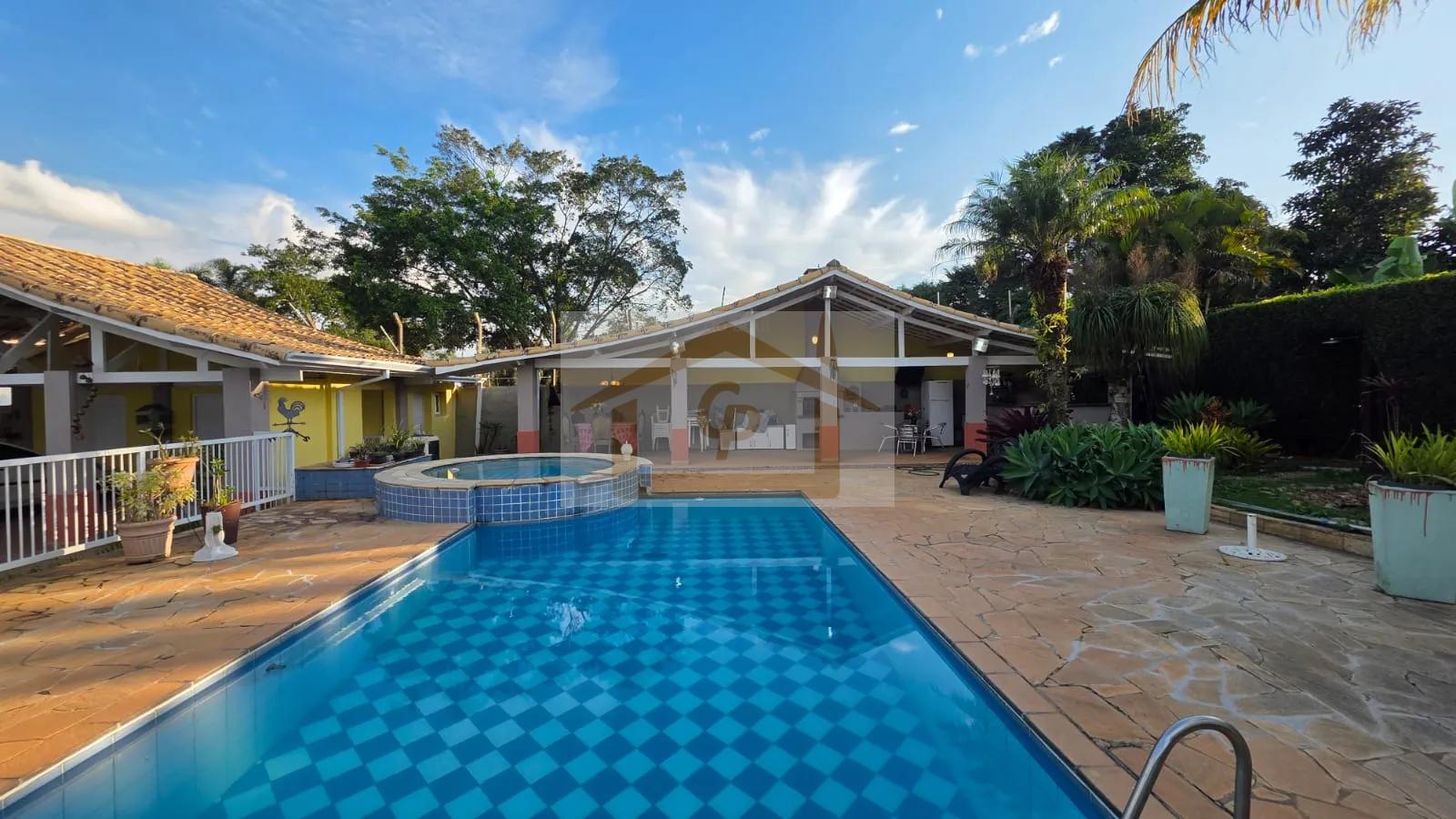 CASA T&Eacute;RREA EM CONDOM&Iacute;NIO FECHADO!!! 3 Su&iacute;tes, 6 vagas *piscina  Cotia - 
