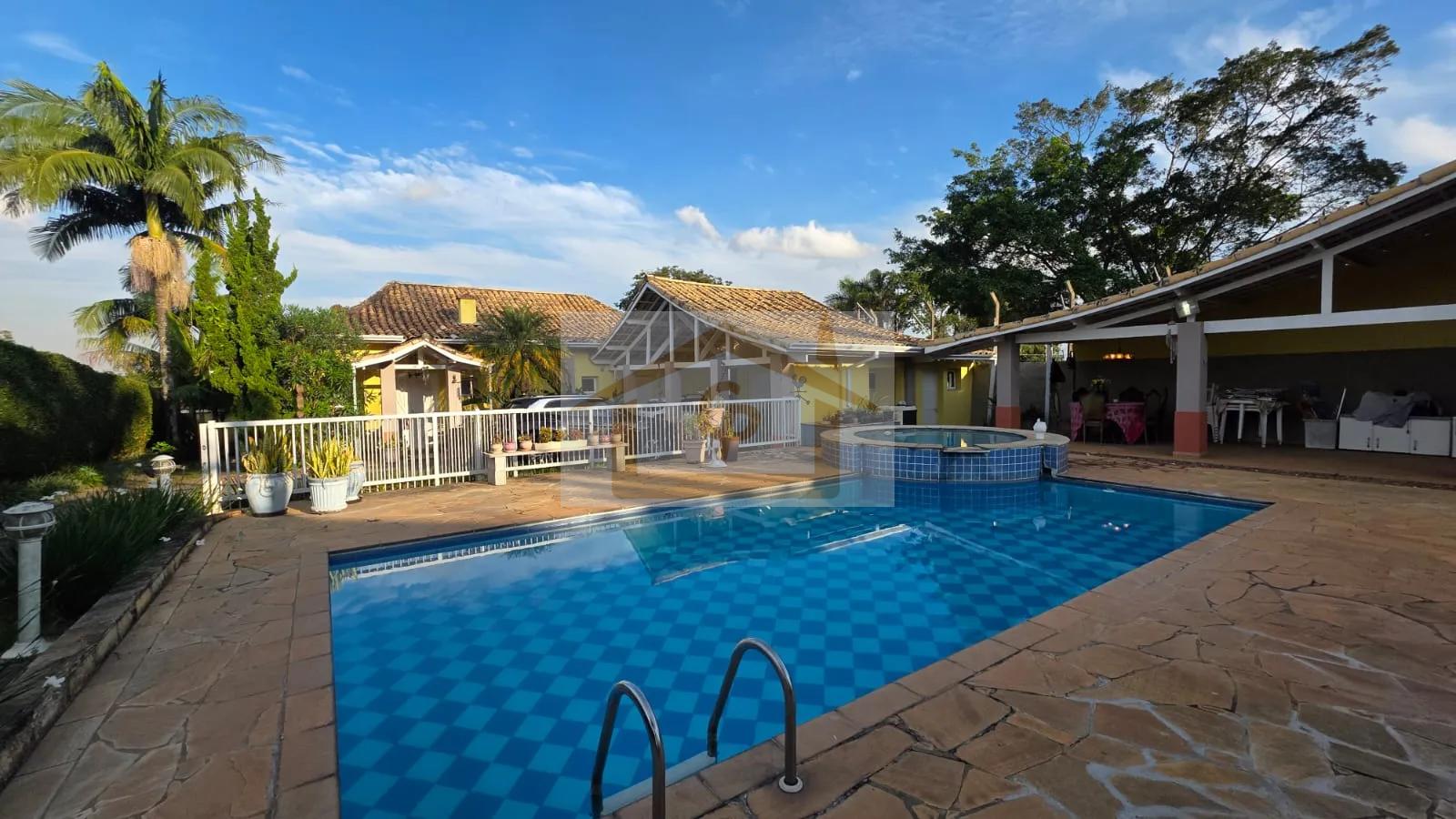 CASA T&Eacute;RREA EM CONDOM&Iacute;NIO FECHADO!!! 3 Su&iacute;tes, 6 vagas *piscina  Cotia - 
