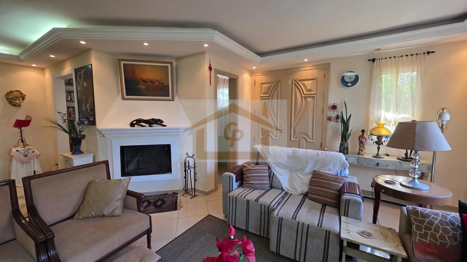 CASA T&Eacute;RREA EM CONDOM&Iacute;NIO FECHADO!!! 3 Su&iacute;tes, 6 vagas *piscina  Cotia - 