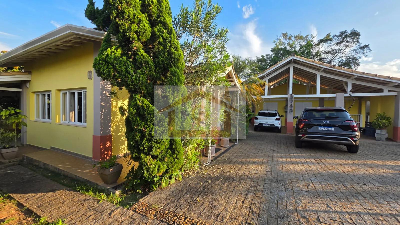 CASA T&Eacute;RREA EM CONDOM&Iacute;NIO FECHADO!!! 3 Su&iacute;tes, 6 vagas *piscina  Cotia - 