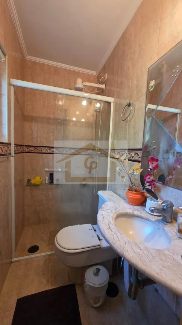 CASA T&Eacute;RREA EM CONDOM&Iacute;NIO FECHADO!!! 3 Su&iacute;tes, 6 vagas *piscina  Cotia - 