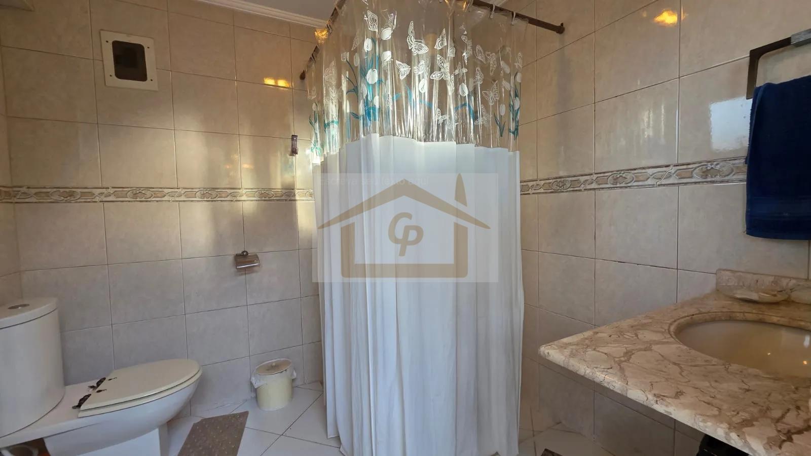 CASA T&Eacute;RREA EM CONDOM&Iacute;NIO FECHADO!!! 3 Su&iacute;tes, 6 vagas *piscina  Cotia - 