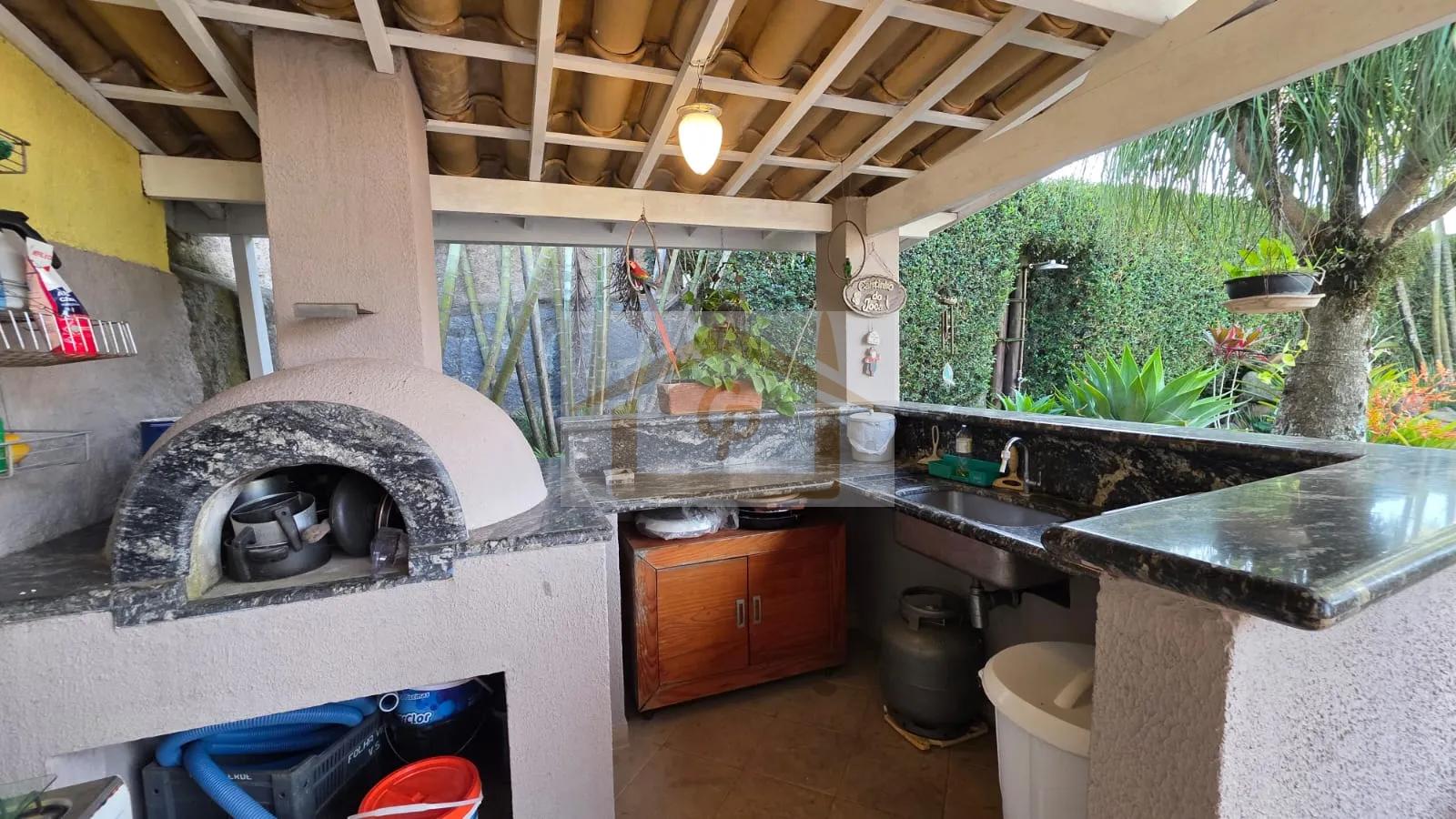CASA T&Eacute;RREA EM CONDOM&Iacute;NIO FECHADO!!! 3 Su&iacute;tes, 6 vagas *piscina  Cotia - 