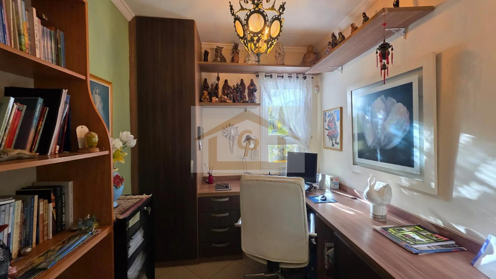 CASA T&Eacute;RREA EM CONDOM&Iacute;NIO FECHADO!!! 3 Su&iacute;tes, 6 vagas *piscina  Cotia - 