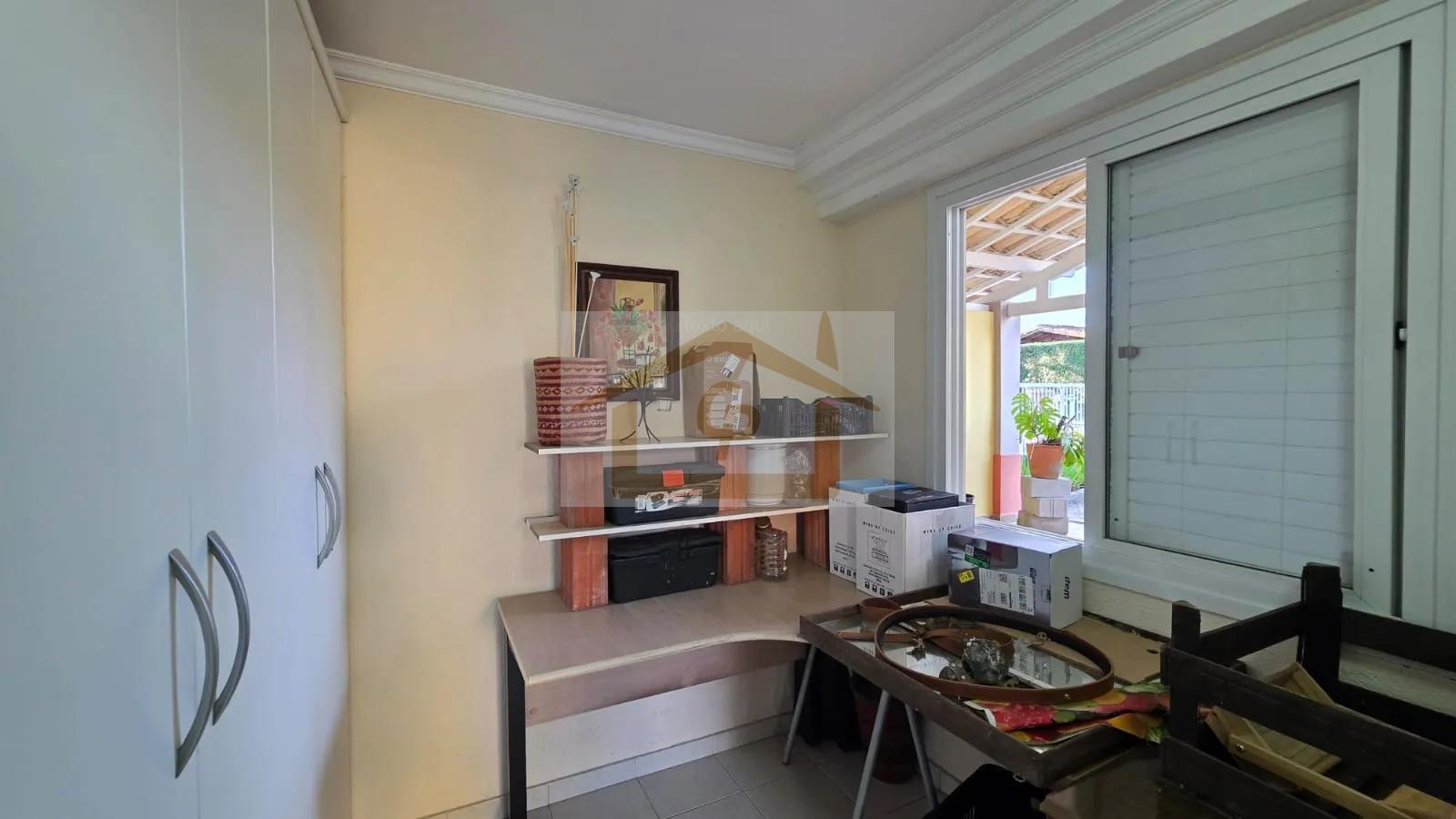 CASA T&Eacute;RREA EM CONDOM&Iacute;NIO FECHADO!!! 3 Su&iacute;tes, 6 vagas *piscina  Cotia - 