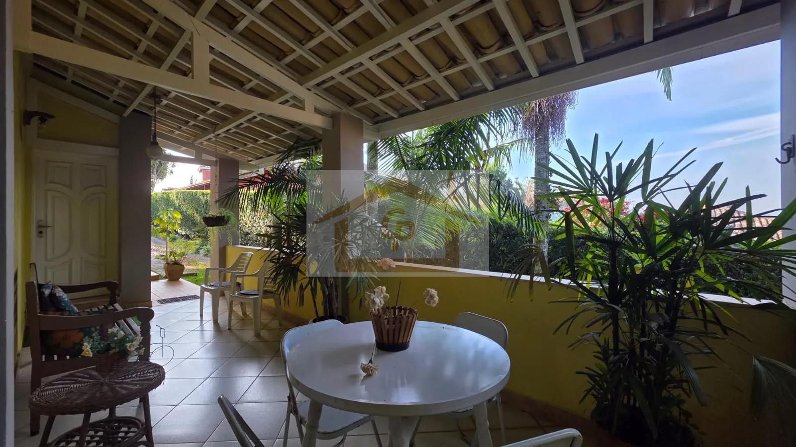 CASA T&Eacute;RREA EM CONDOM&Iacute;NIO FECHADO!!! 3 Su&iacute;tes, 6 vagas *piscina  Cotia - 