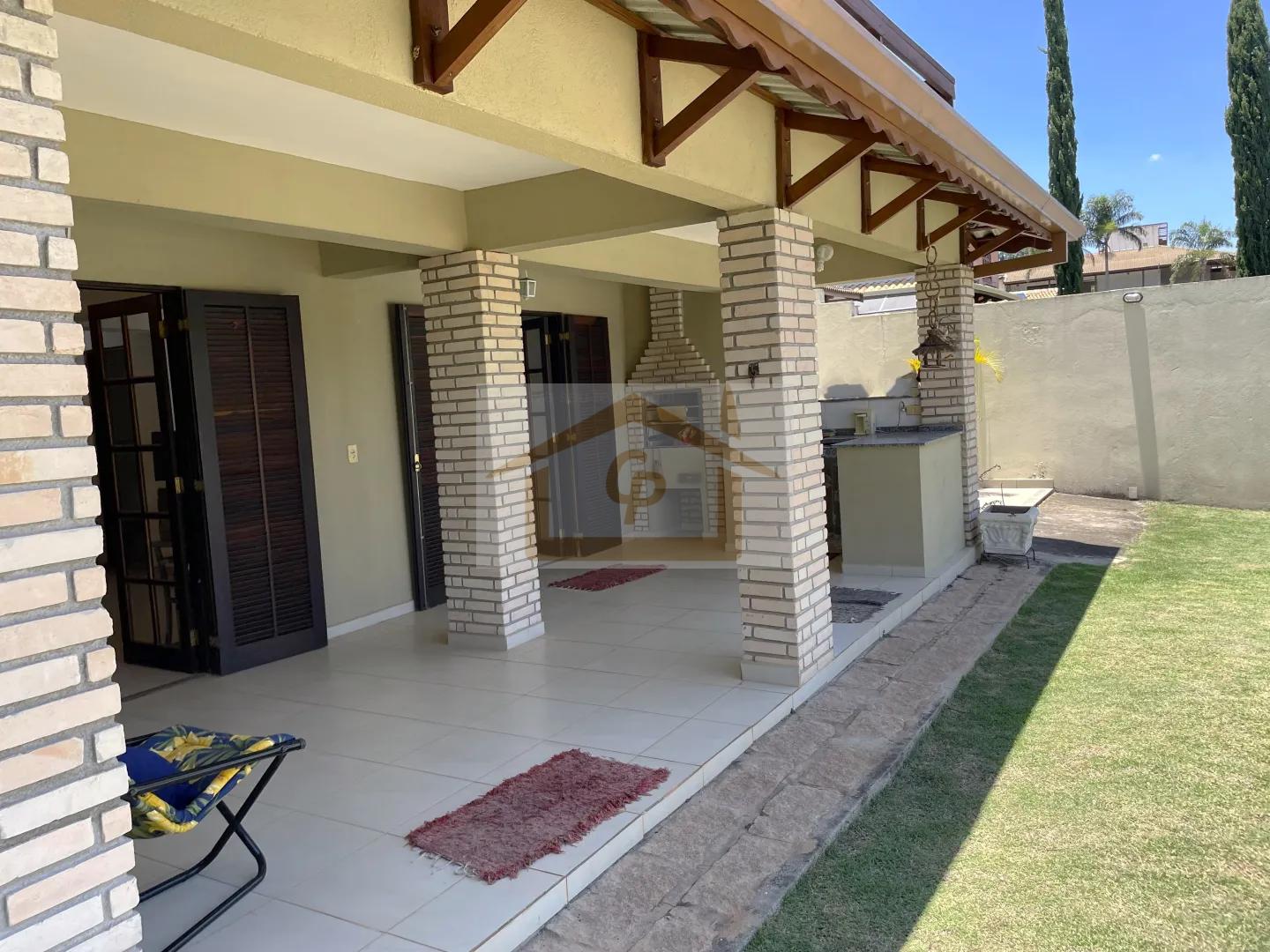 Casa em Condom&iacute;nio, 3 quartos (1 su&iacute;te) 4 vagas Avenida Benedito Isac Píres Cotia - 