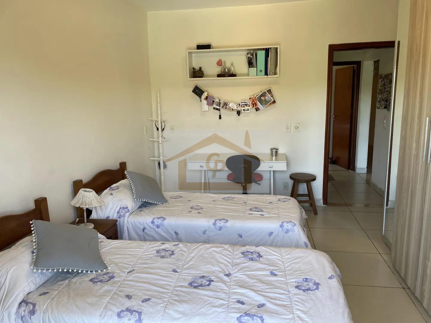 Casa em Condom&iacute;nio, 3 quartos (1 su&iacute;te) 4 vagas Avenida Benedito Isac Píres Cotia - 