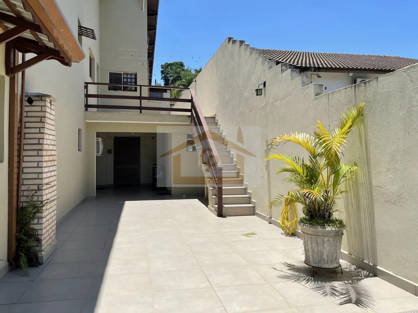 Casa em Condom&iacute;nio, 3 quartos (1 su&iacute;te) 4 vagas Avenida Benedito Isac Píres Cotia - 