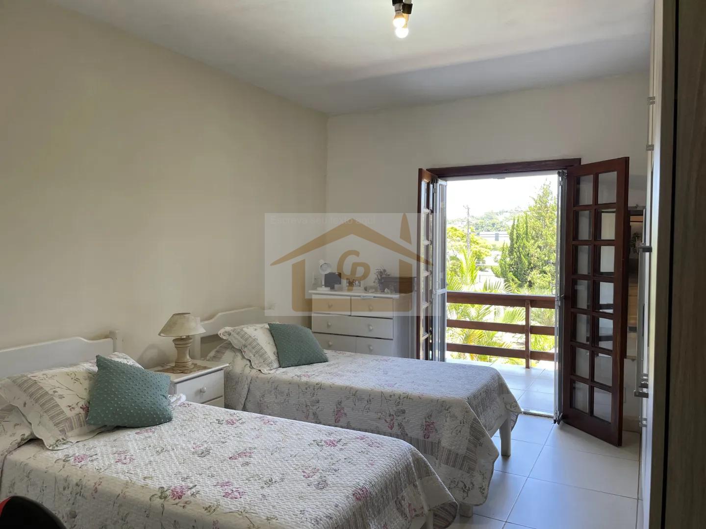 Casa em Condom&iacute;nio, 3 quartos (1 su&iacute;te) 4 vagas Avenida Benedito Isac Píres Cotia - 