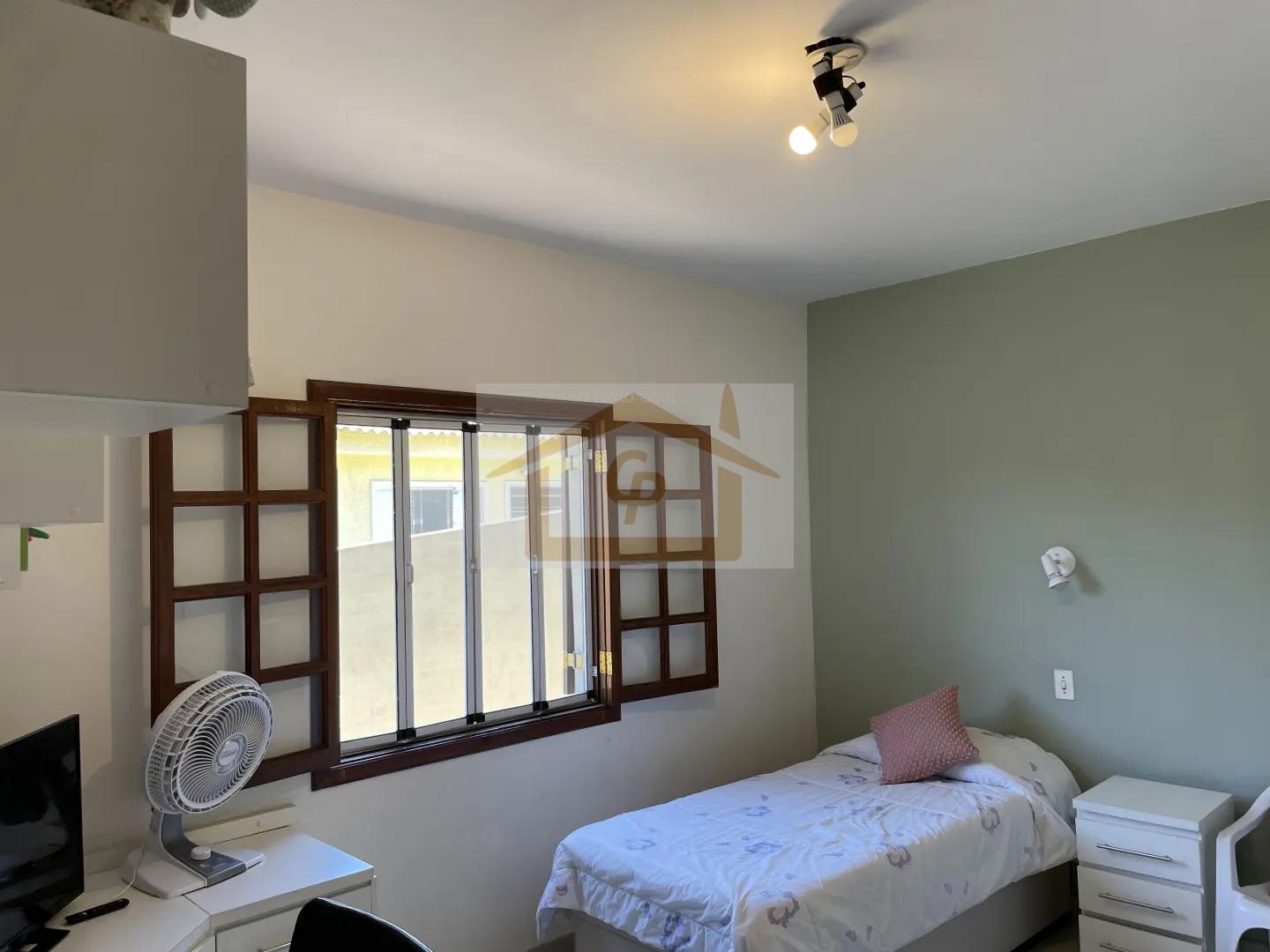 Casa em Condom&iacute;nio, 3 quartos (1 su&iacute;te) 4 vagas Avenida Benedito Isac Píres Cotia - 