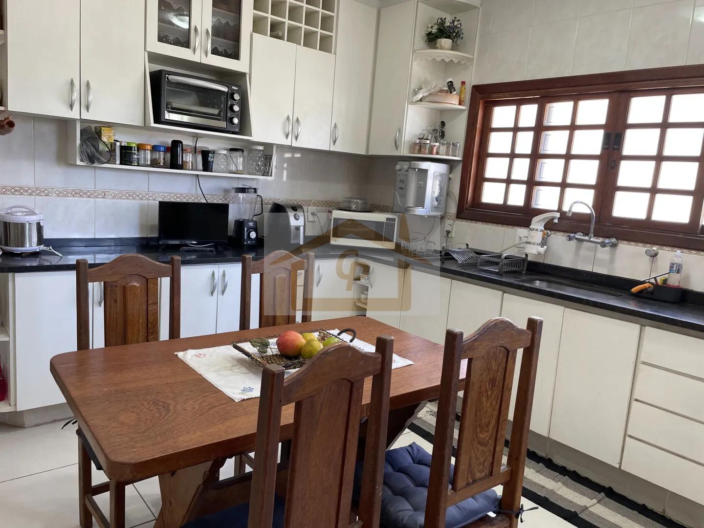 Casa em Condom&iacute;nio, 3 quartos (1 su&iacute;te) 4 vagas Avenida Benedito Isac Píres Cotia - 