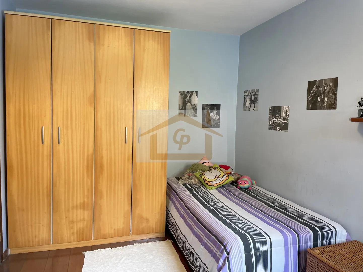 Magn&iacute;fica casa bem ao estilo Granjeiros! S&atilde;o 3 su&iacute;tes 6 Garagens Avenida Benedito Isac Píres Cotia - 
