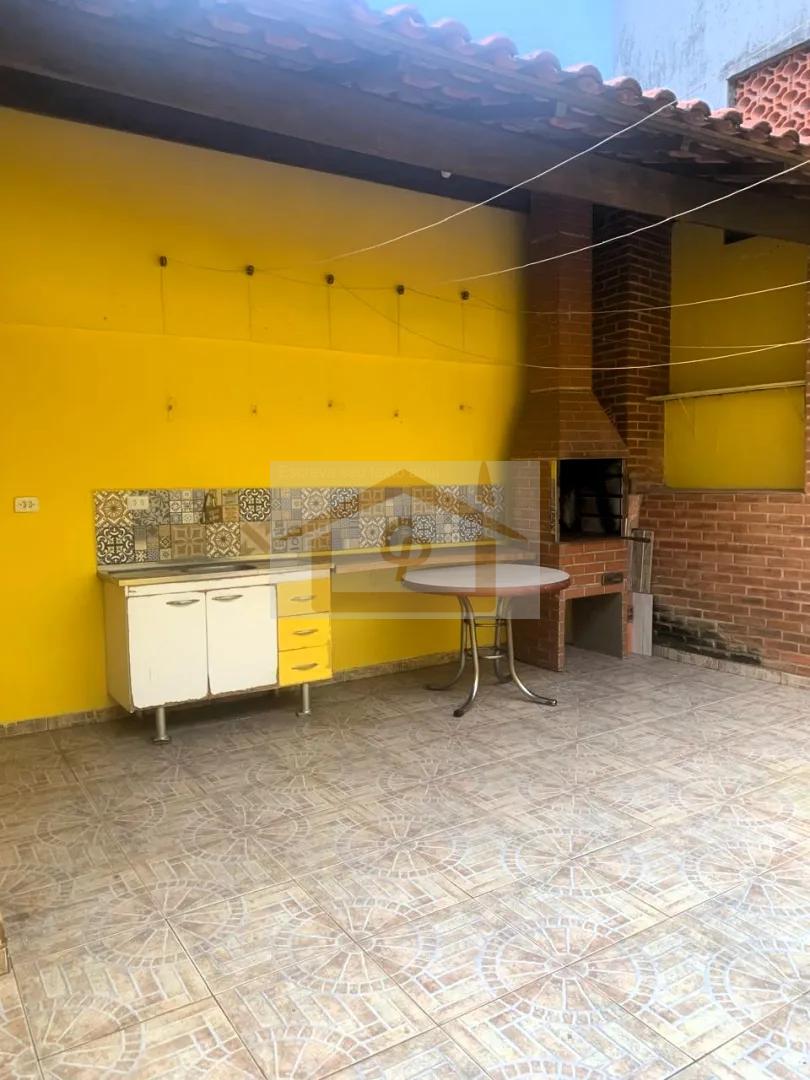 Casa T&eacute;rrea com Su&iacute;te e &Aacute;rea Gourmet no Jardim Leonor, Centro de Cotia | 165 m&sup2; de Terreno Rua Welcome Cotia - 