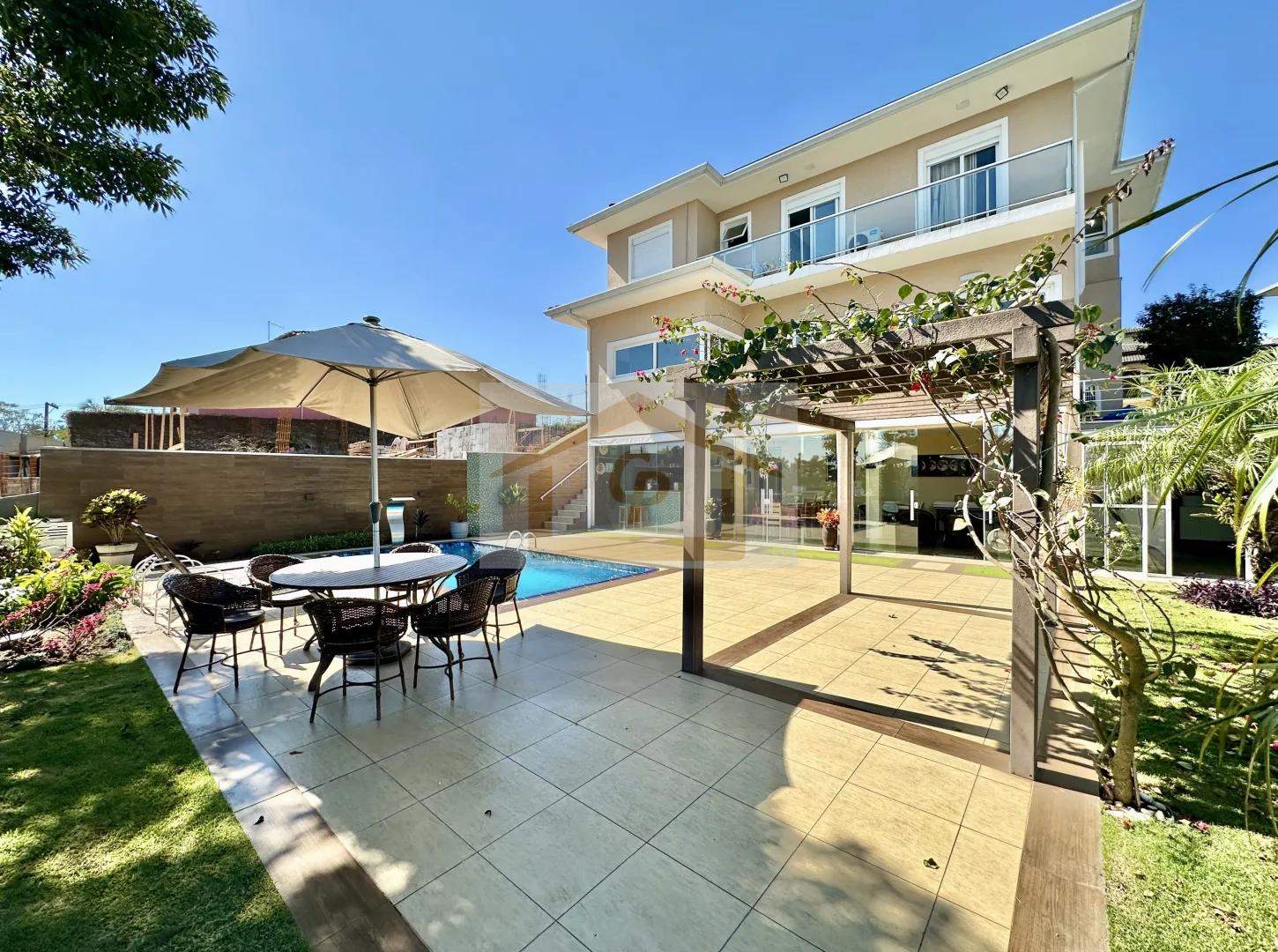 3 su&iacute;tes, moderna, piscina, gourmet, lareira, escrit&oacute;rio e uma vista encantadora!  Carapicuíba - 