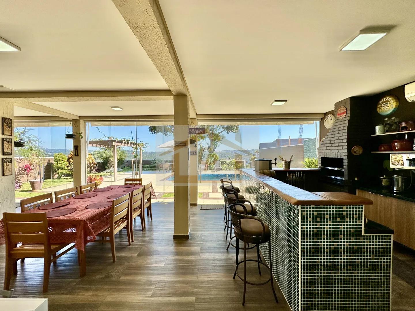 3 su&iacute;tes, moderna, piscina, gourmet, lareira, escrit&oacute;rio e uma vista encantadora!  Carapicuíba - 