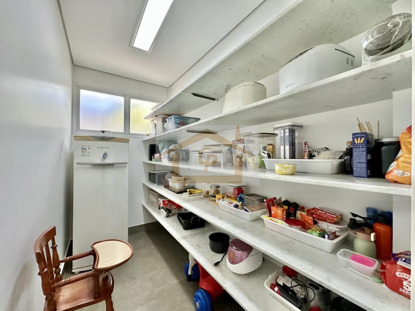 4su&iacute;tes Linda casa T&Eacute;RREA, vista 180&deg;. Piscina, gourmet, 3 lareiras, 10 vagas cobertas Rua das Granjas Cotia - 