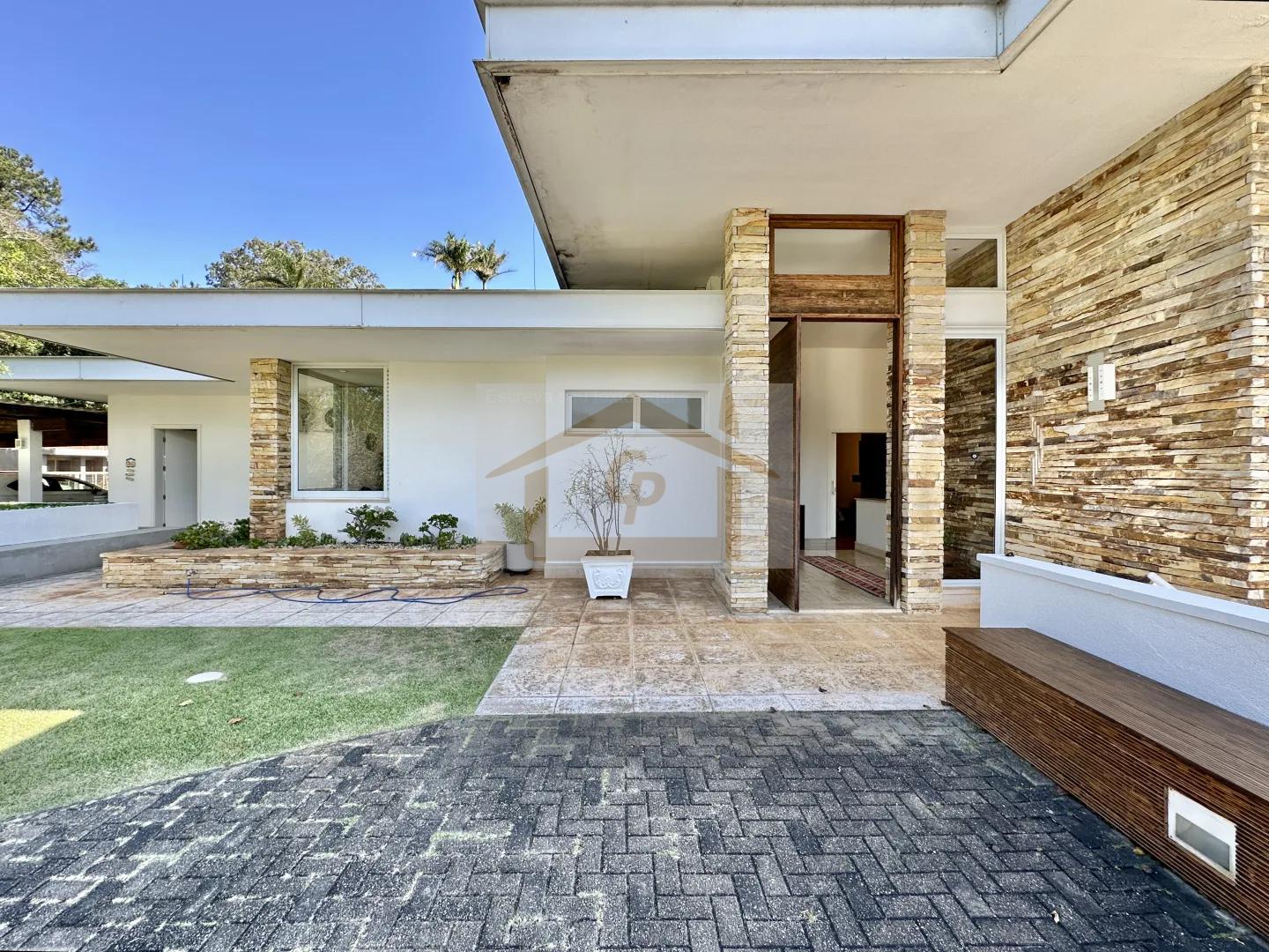 4su&iacute;tes Linda casa T&Eacute;RREA, vista 180&deg;. Piscina, gourmet, 3 lareiras, 10 vagas cobertas Rua das Granjas Cotia - 