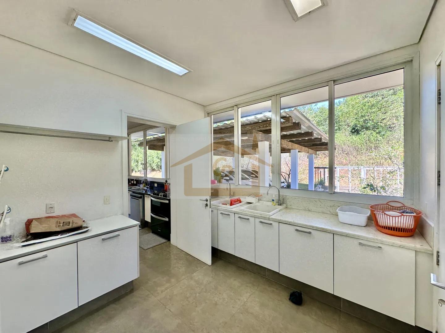 4su&iacute;tes Linda casa T&Eacute;RREA, vista 180&deg;. Piscina, gourmet, 3 lareiras, 10 vagas cobertas Rua das Granjas Cotia - 
