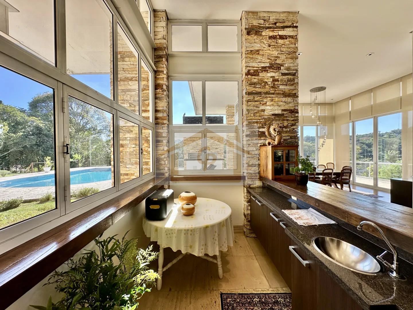 4su&iacute;tes Linda casa T&Eacute;RREA, vista 180&deg;. Piscina, gourmet, 3 lareiras, 10 vagas cobertas Rua das Granjas Cotia - 