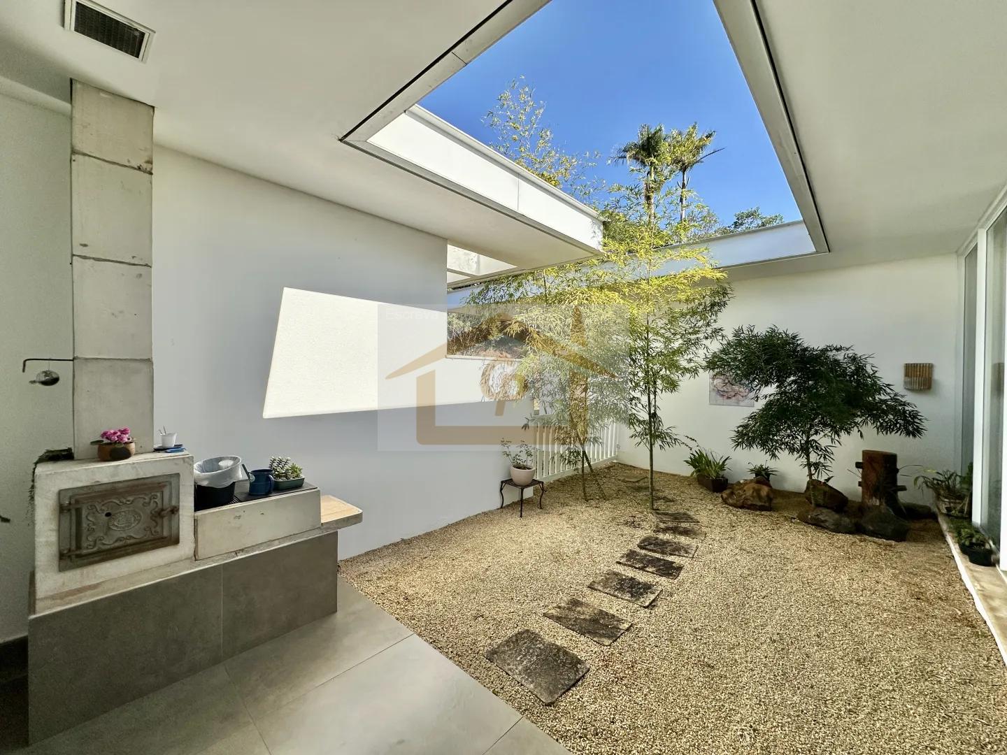 4su&iacute;tes Linda casa T&Eacute;RREA, vista 180&deg;. Piscina, gourmet, 3 lareiras, 10 vagas cobertas Rua das Granjas Cotia - 