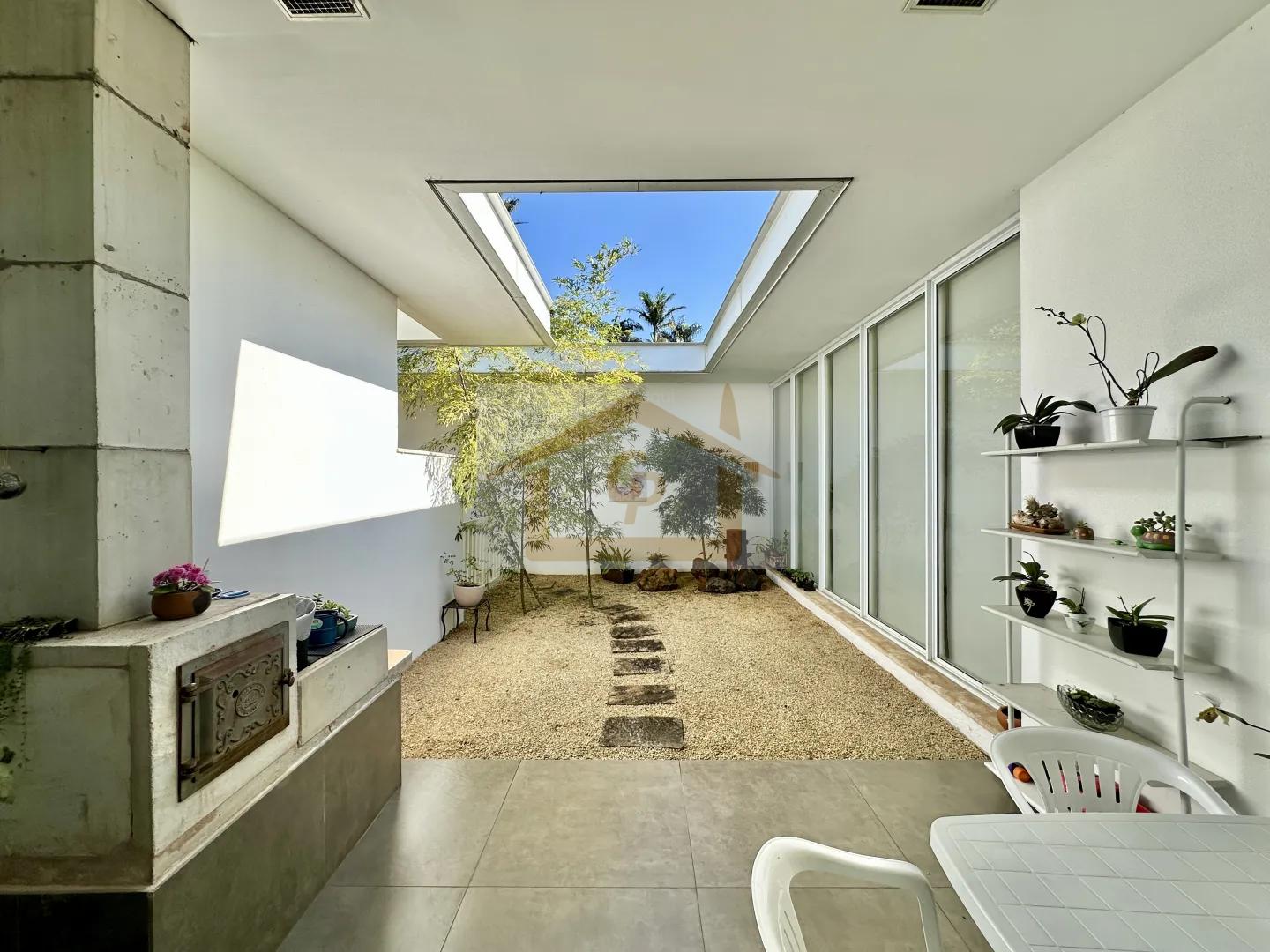 4su&iacute;tes Linda casa T&Eacute;RREA, vista 180&deg;. Piscina, gourmet, 3 lareiras, 10 vagas cobertas Rua das Granjas Cotia - 