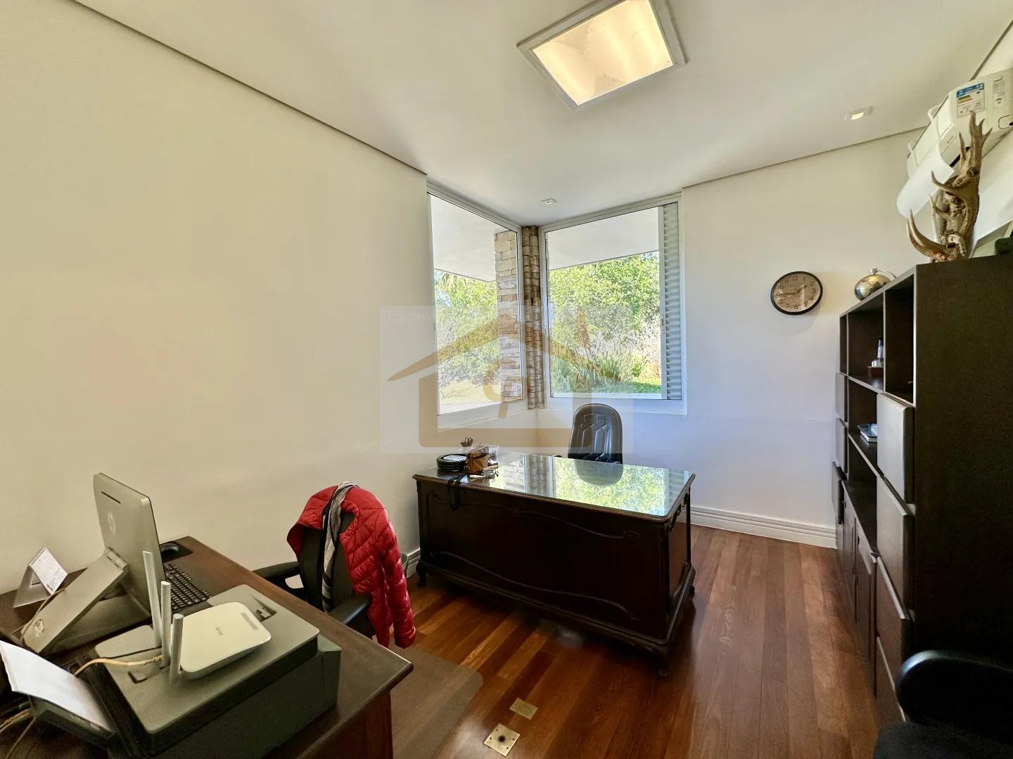 4su&iacute;tes Linda casa T&Eacute;RREA, vista 180&deg;. Piscina, gourmet, 3 lareiras, 10 vagas cobertas Rua das Granjas Cotia - 
