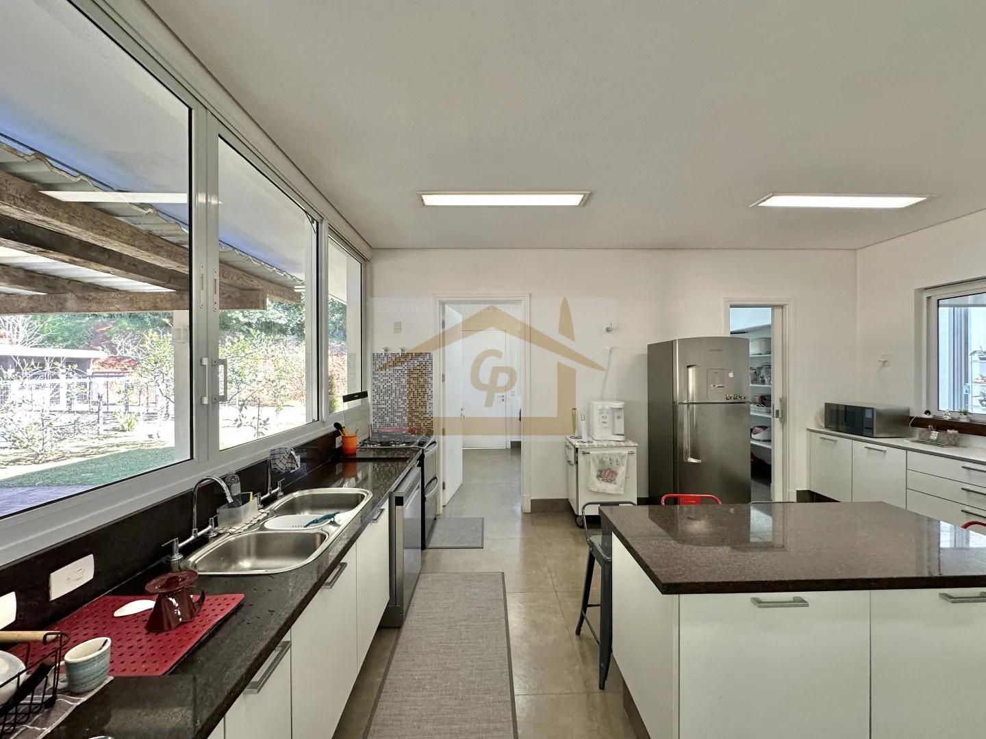 4su&iacute;tes Linda casa T&Eacute;RREA, vista 180&deg;. Piscina, gourmet, 3 lareiras, 10 vagas cobertas Rua das Granjas Cotia - 