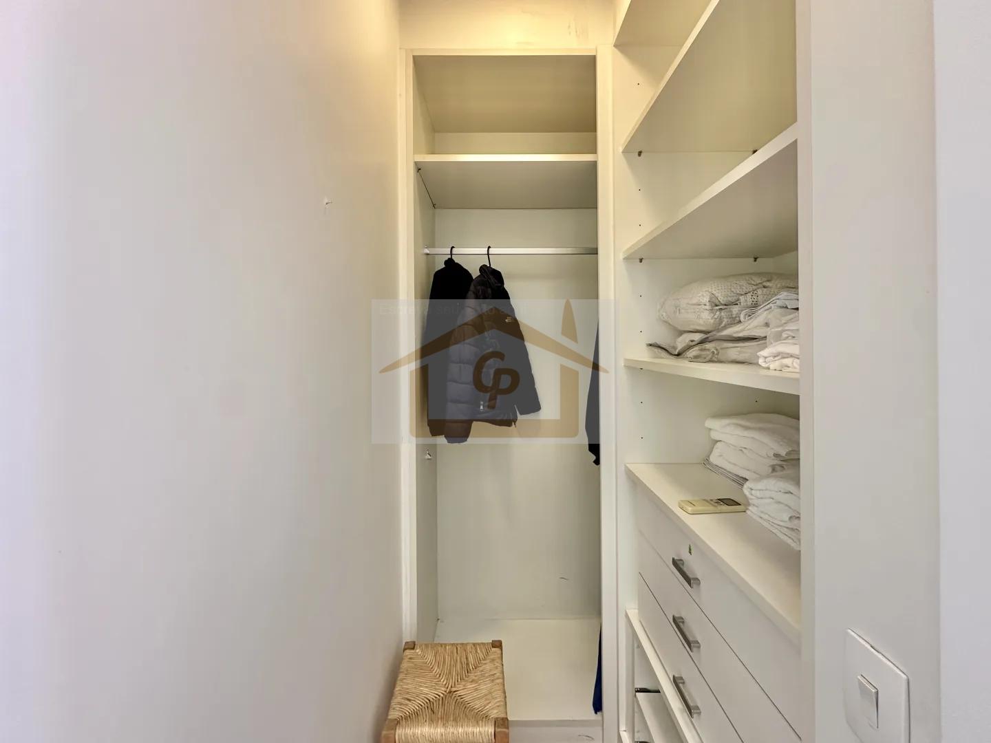 4su&iacute;tes Linda casa T&Eacute;RREA, vista 180&deg;. Piscina, gourmet, 3 lareiras, 10 vagas cobertas Rua das Granjas Cotia - 