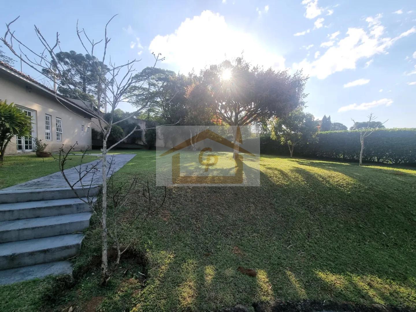 Residencial silencioso, natureza e pr&oacute;ximo ao Templo Budista Zulai! S&atilde;o&nbsp;4 quartos, 4 vagas Estrada do Caiapiá Cotia - 