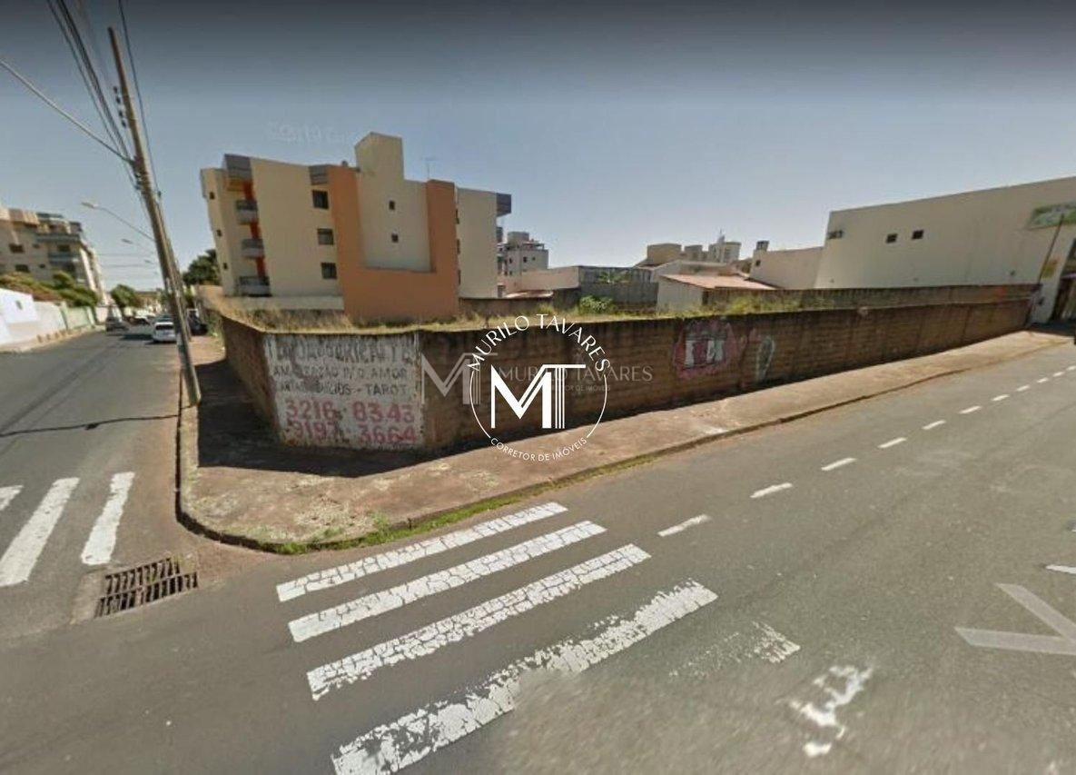 Área - 1600 m² - Uberlândia - 