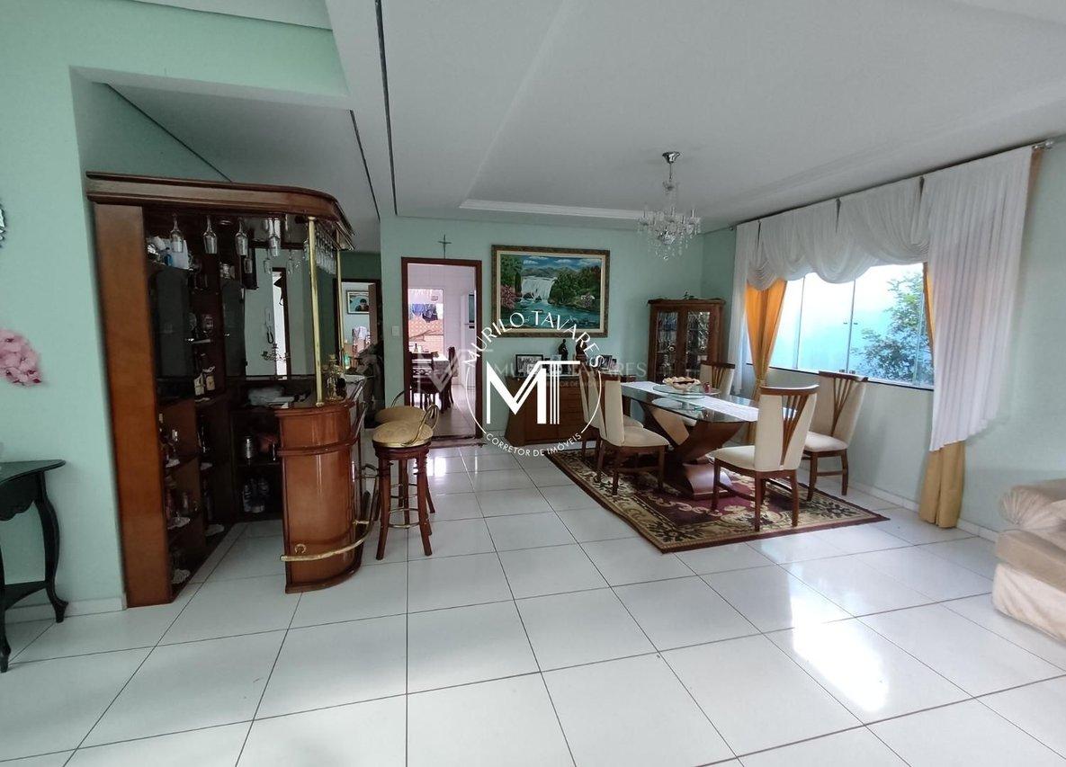 Casa Sobrado - 6 Dormitórios - 4 Suítes - Uberlândia - 