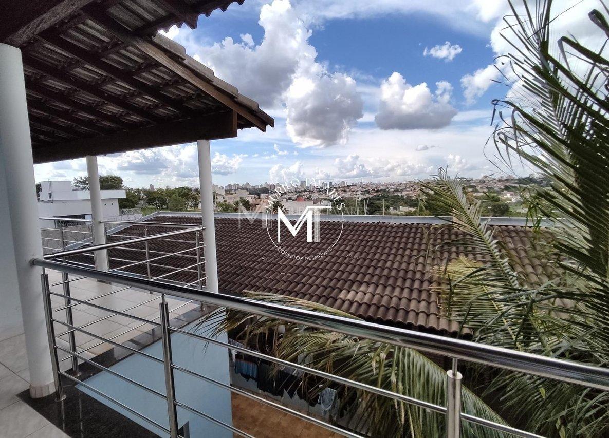 Casa Sobrado - 6 Dormitórios - 4 Suítes - Uberlândia - 