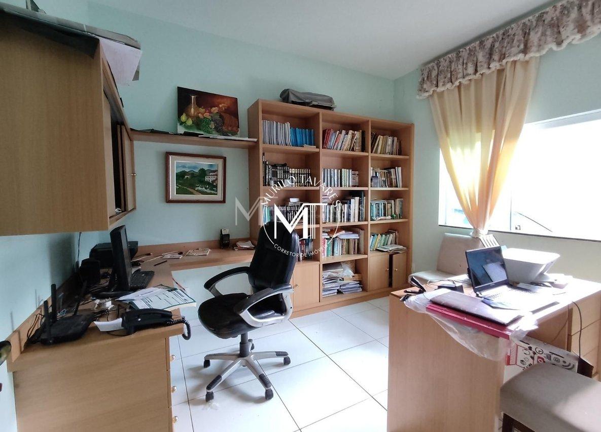 Casa Sobrado - 6 Dormitórios - 4 Suítes - Uberlândia - 