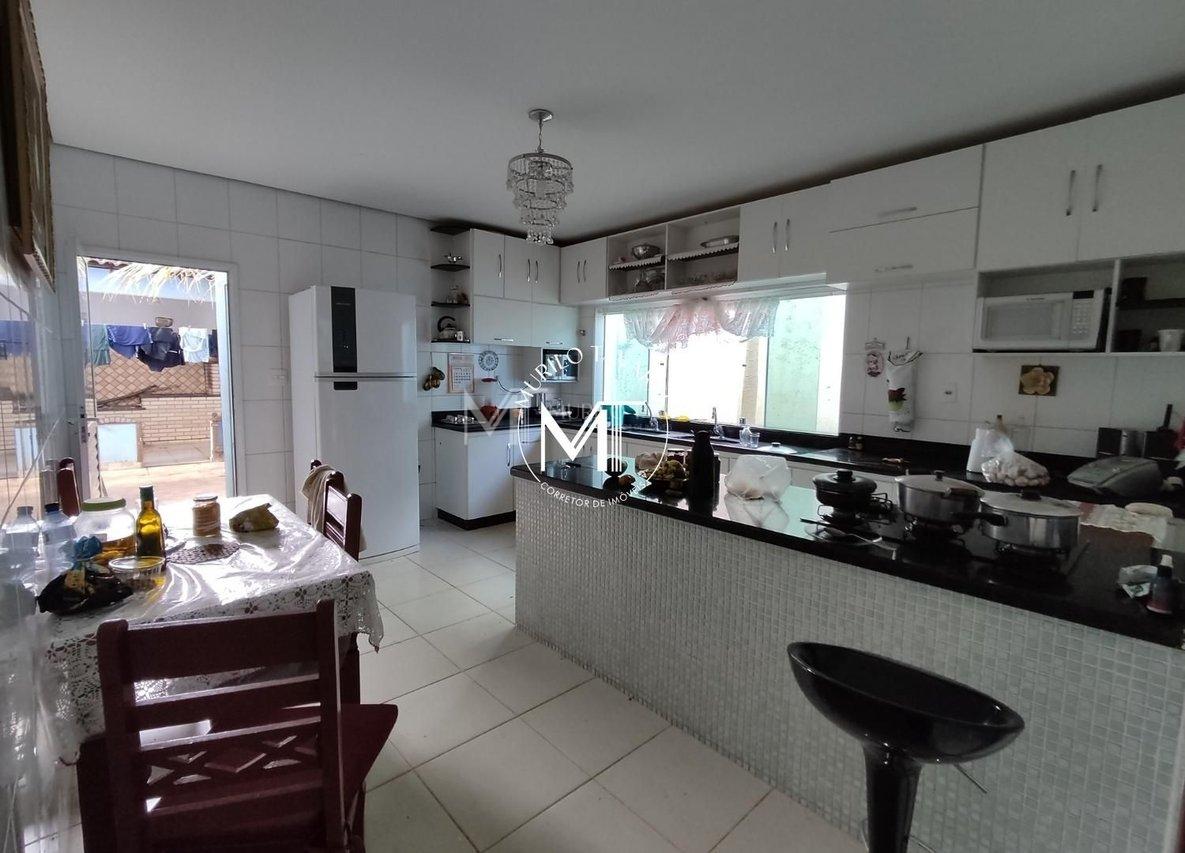 Casa Sobrado - 6 Dormitórios - 4 Suítes - Uberlândia - 
