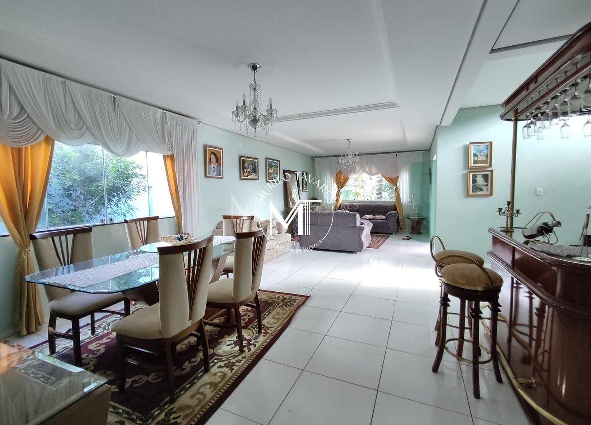 Casa Sobrado - 6 Dormitórios - 4 Suítes - Uberlândia - 
