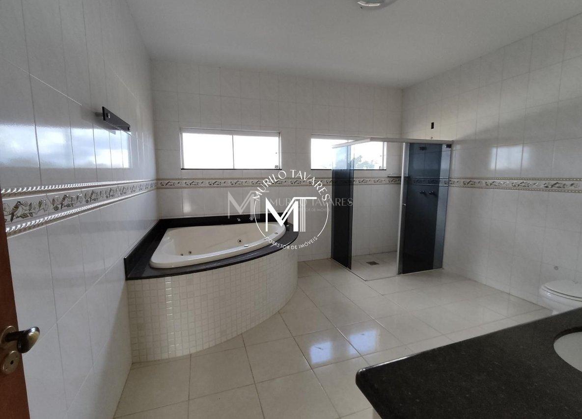 Casa Sobrado - 6 Dormitórios - 4 Suítes - Uberlândia - 