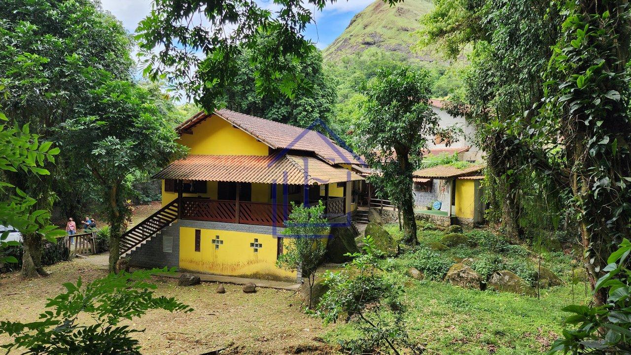Casa com ótimo terreno dentro de condomínio em Guapimirim - Guapimirim - 