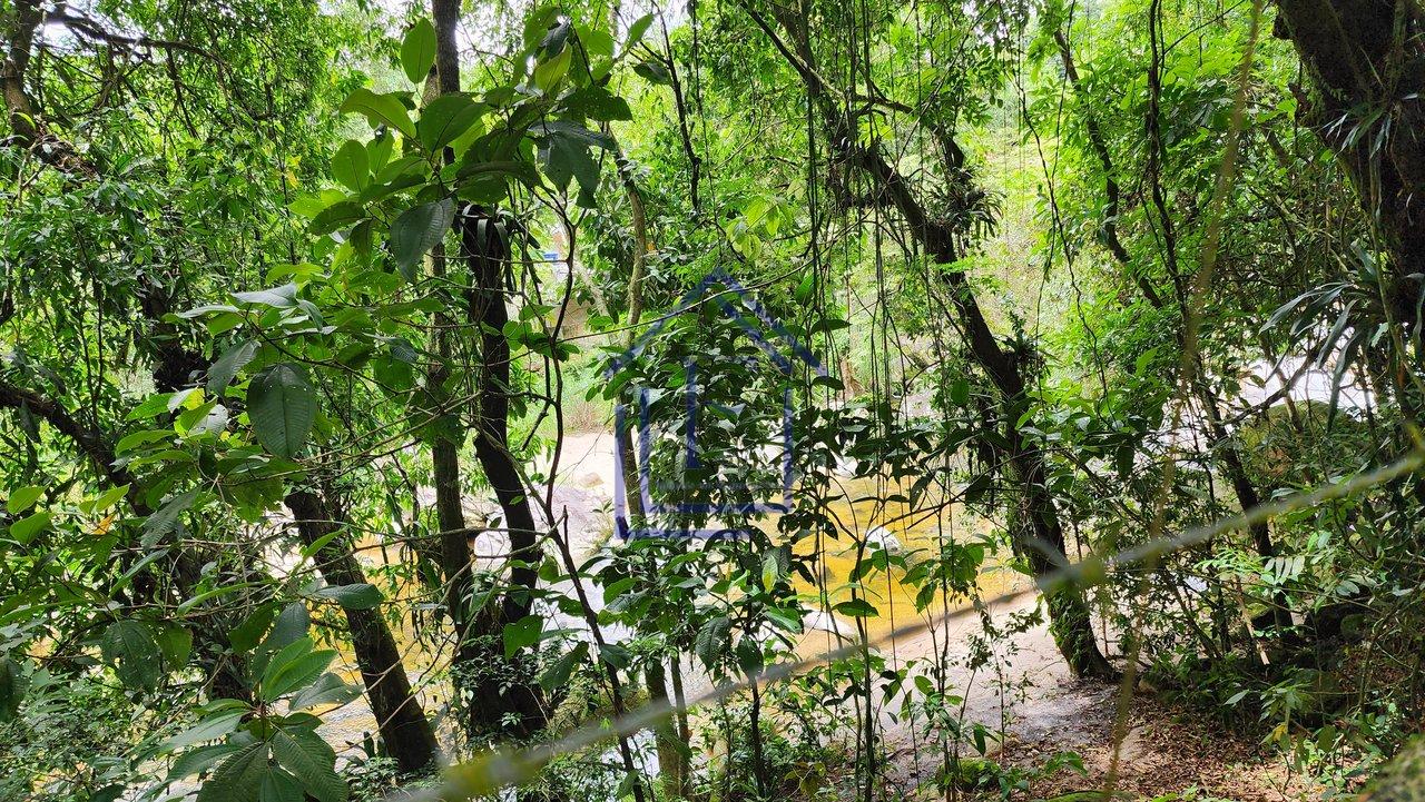Casa com ótimo terreno dentro de condomínio em Guapimirim - Guapimirim - 