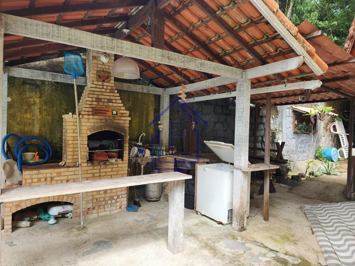 Casa com ótimo terreno dentro de condomínio em Guapimirim - Guapimirim - 