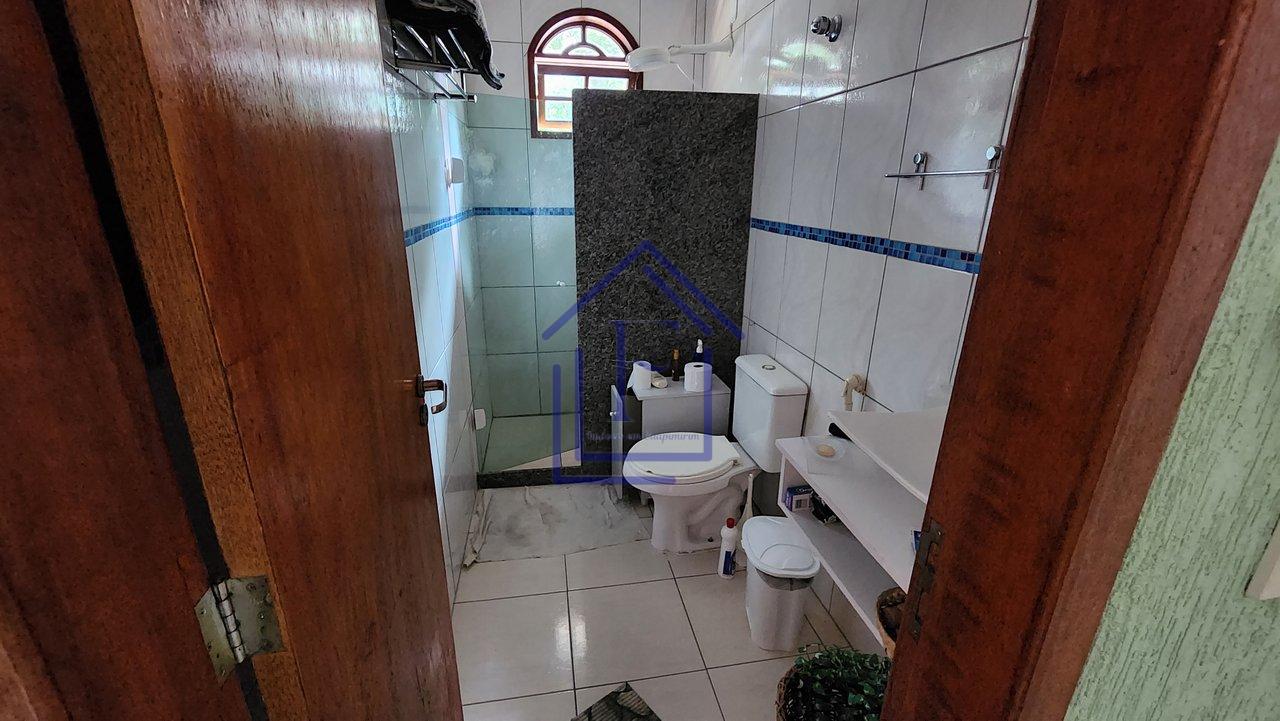 Casa com ótimo terreno dentro de condomínio em Guapimirim - Guapimirim - 