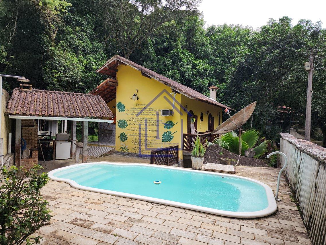 Casa com ótimo terreno dentro de condomínio em Guapimirim - Guapimirim - 
